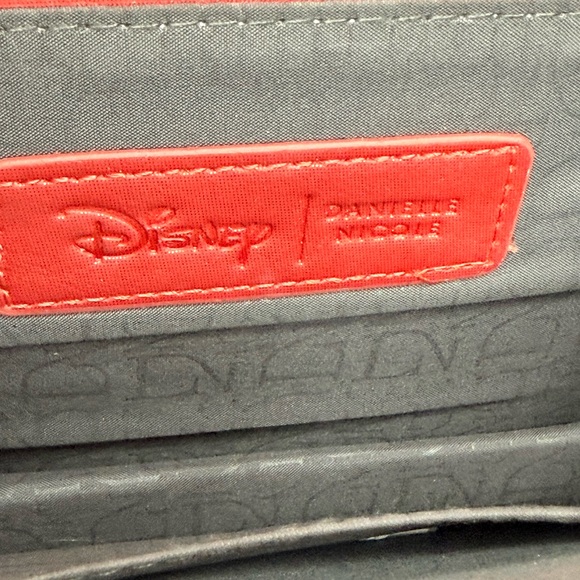 Danielle Nicole x Disney Mulan Crossbody Bag princess - Picture 3 of 7